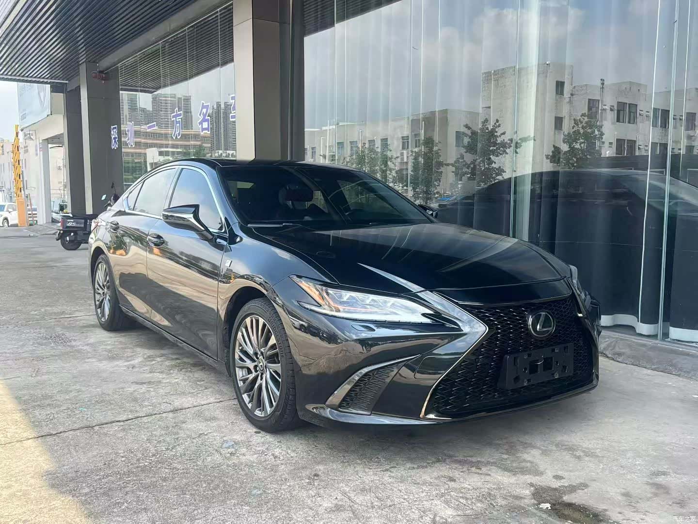 Lexus ES, 2019 3