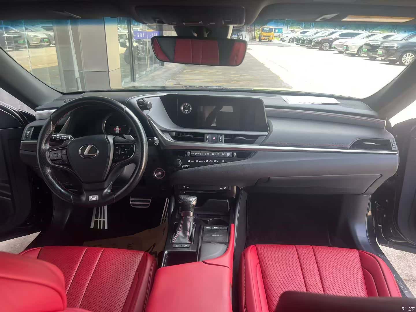 Lexus ES, 2019 все фото