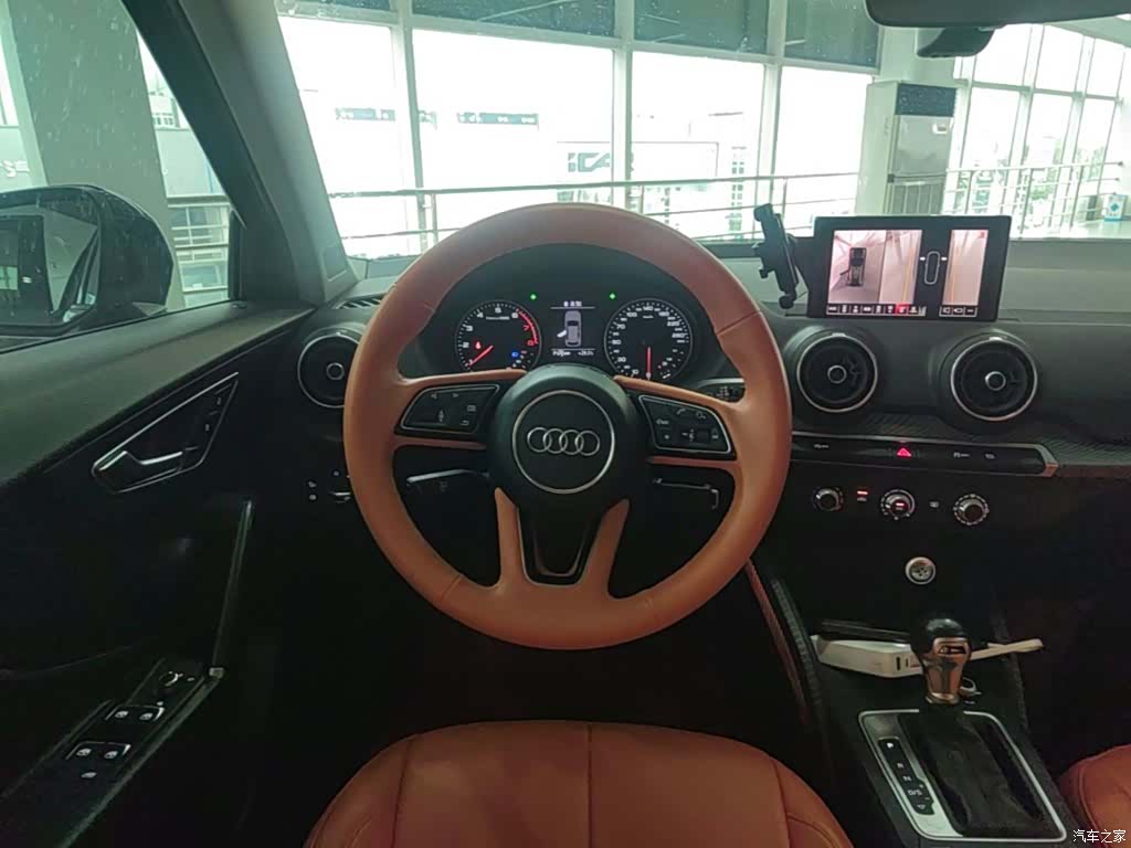 Audi Q2L, 2019 11