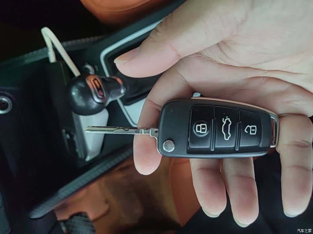 Audi Q2L, 2019 9
