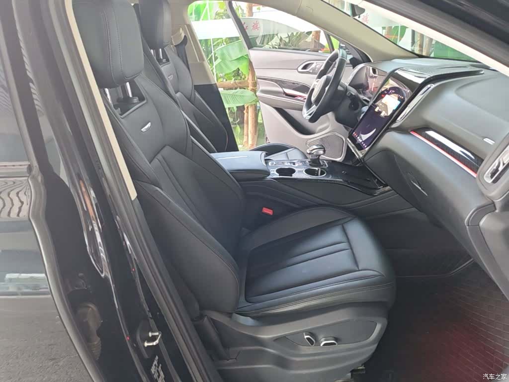 Hongqi HS3, 2023 25
