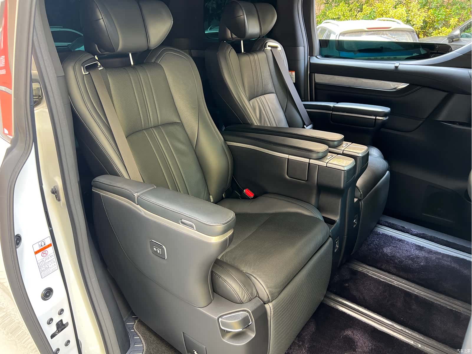 Toyota Alphard, 2025 15