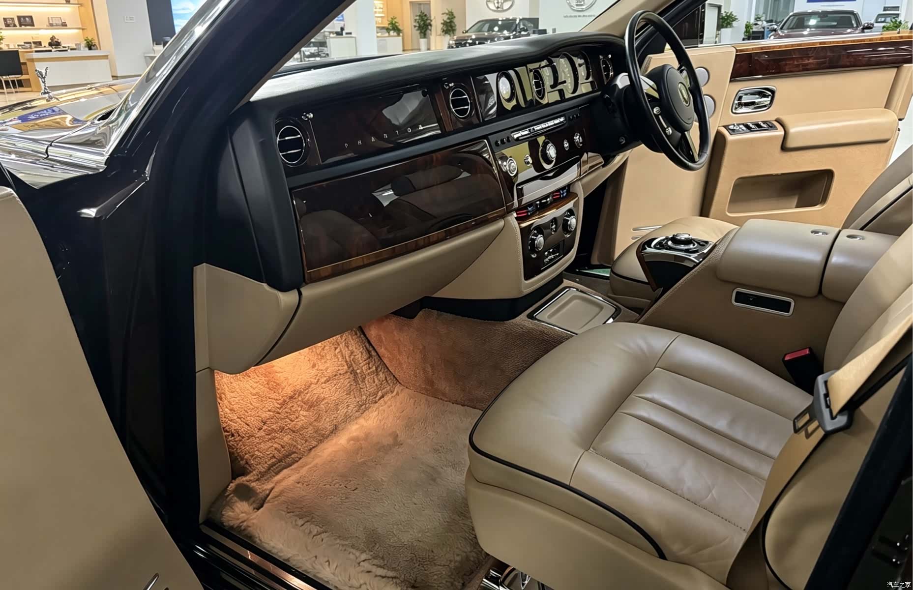 Rolls-Royce Phantom, 2016 6