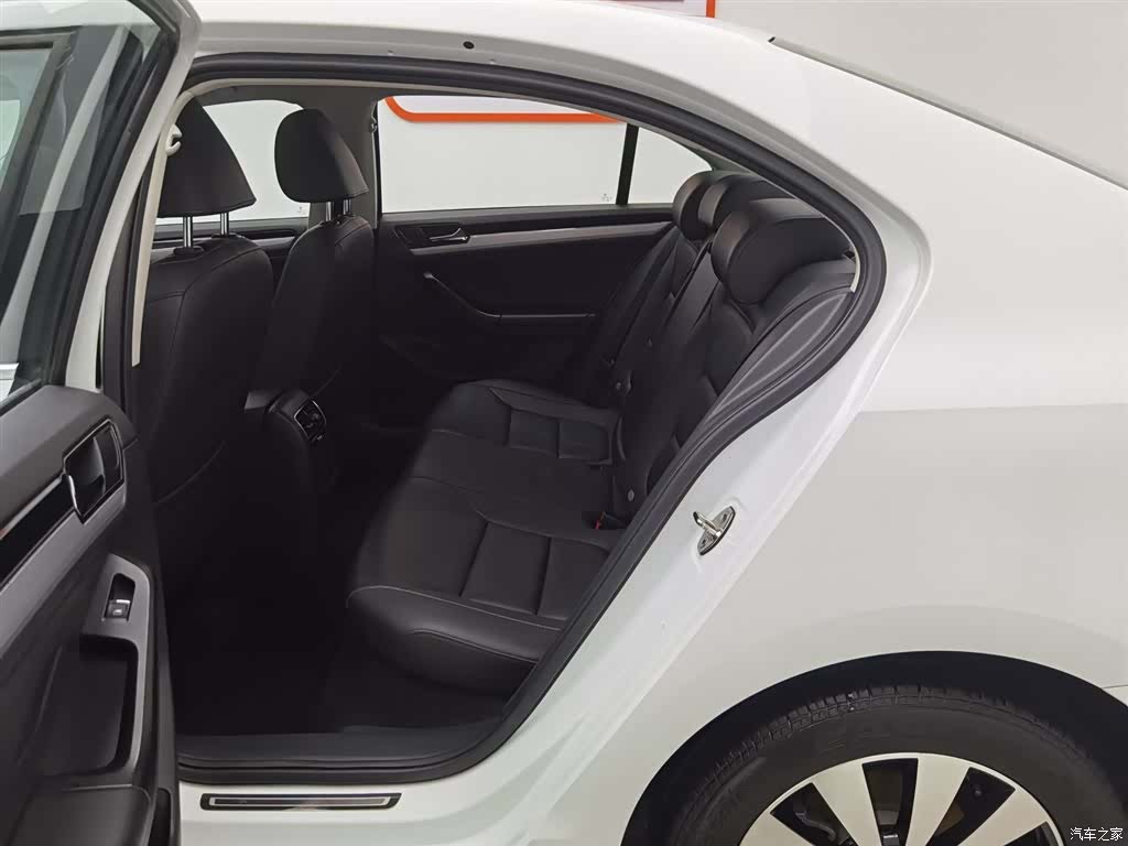 Volkswagen Sagitar, 2018 15