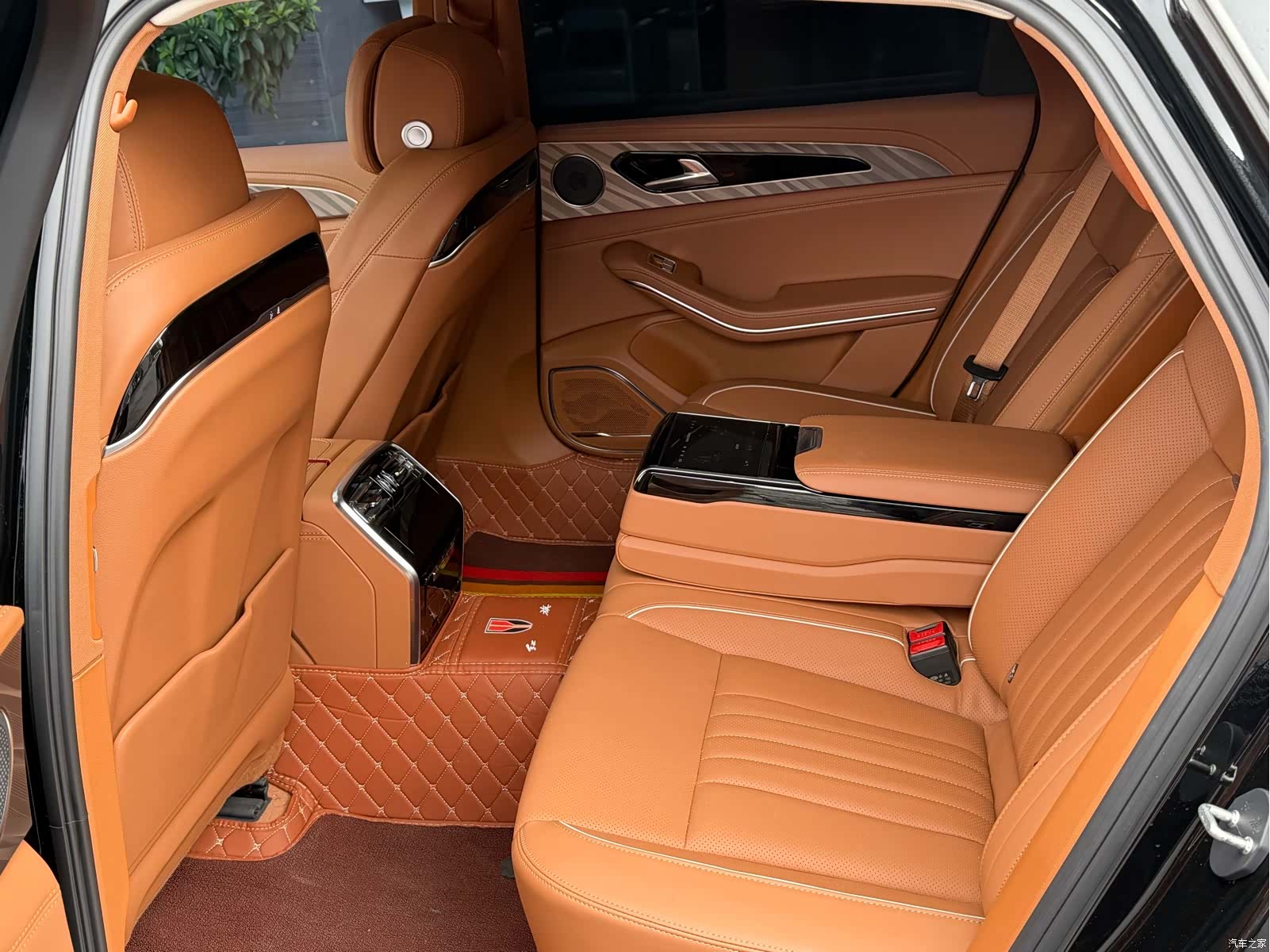 Hongqi H9, 2023 10
