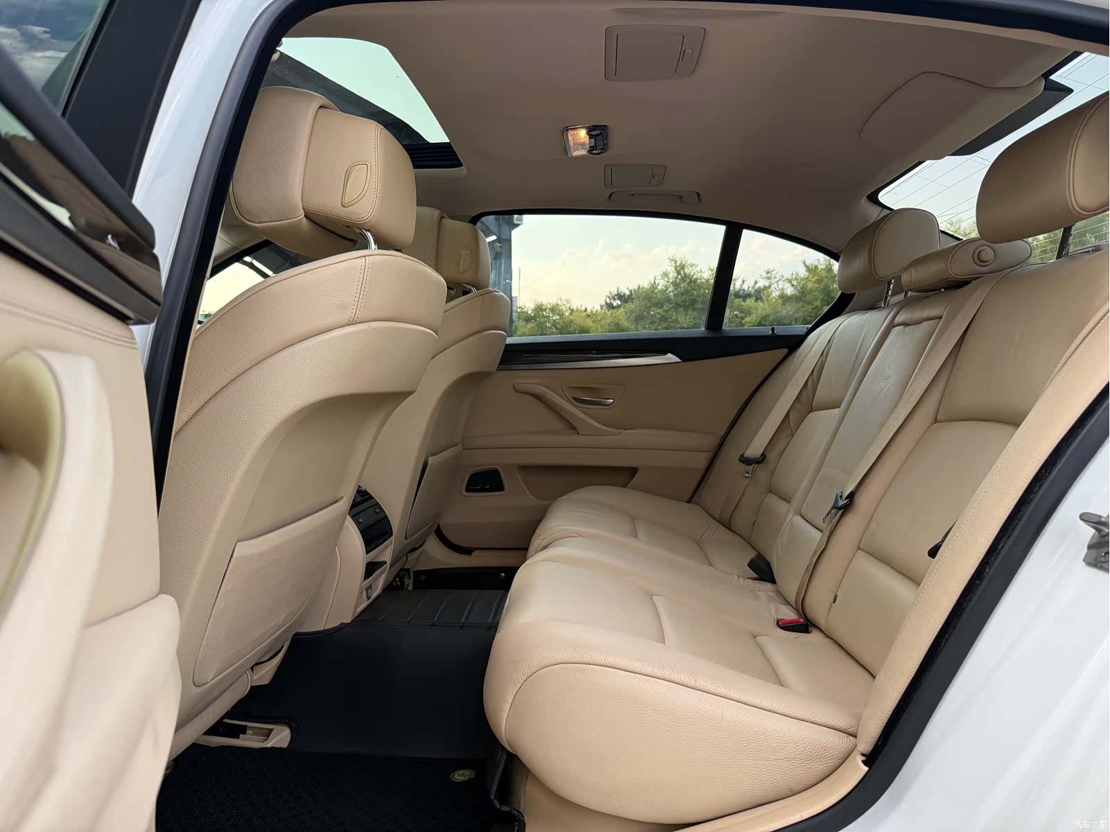 BMW 5 Series, 2012 24