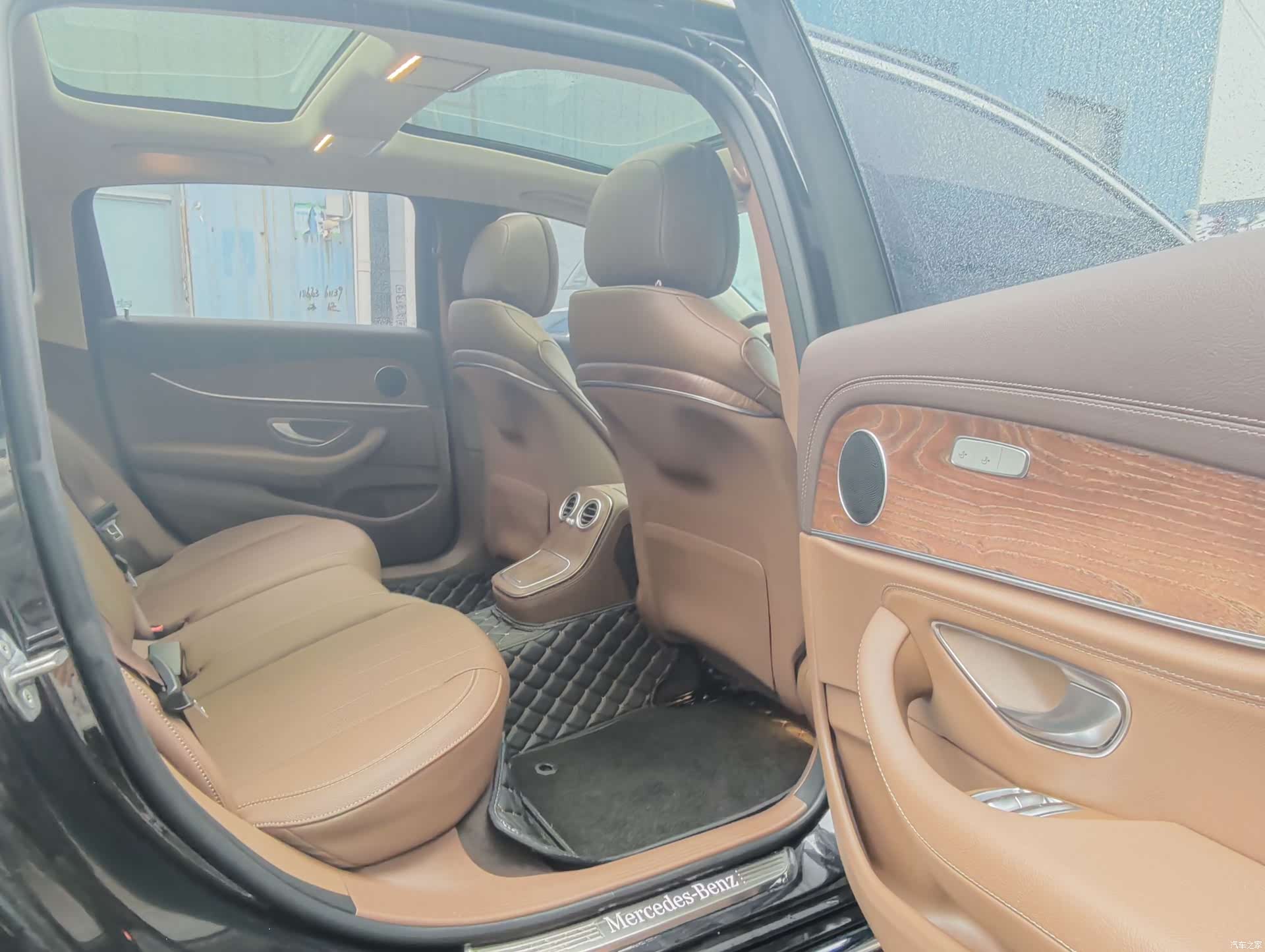 Mercedes-Benz E-Class, 2023 9