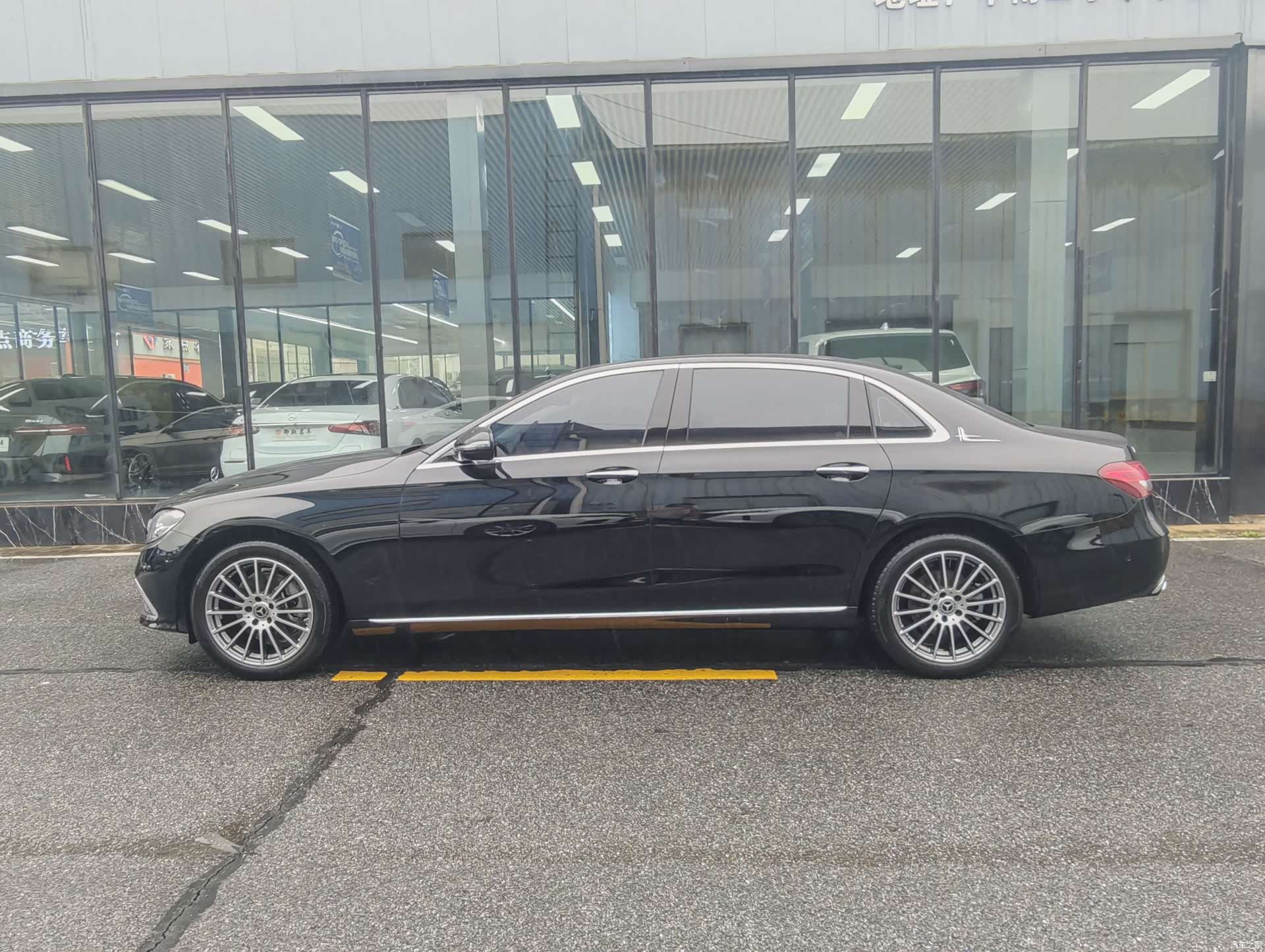 Mercedes-Benz E-Class, 2023 11
