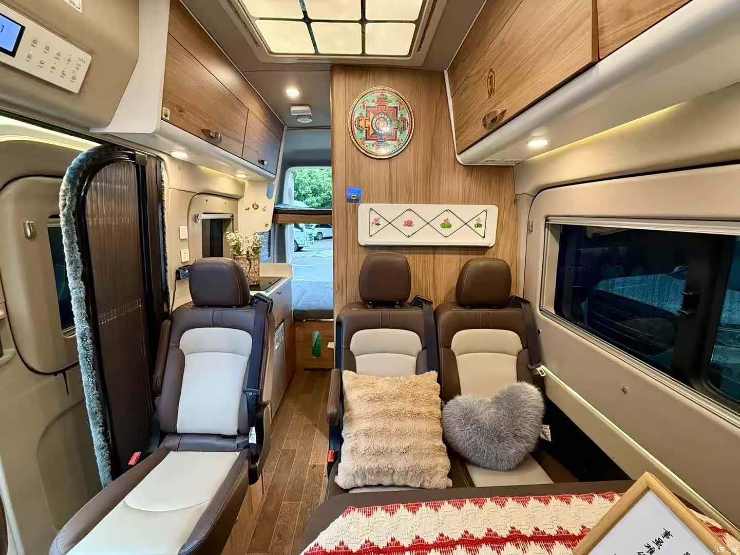 Maxus V90, 2023 4