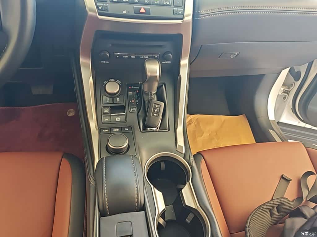 Lexus NX, 2015 14