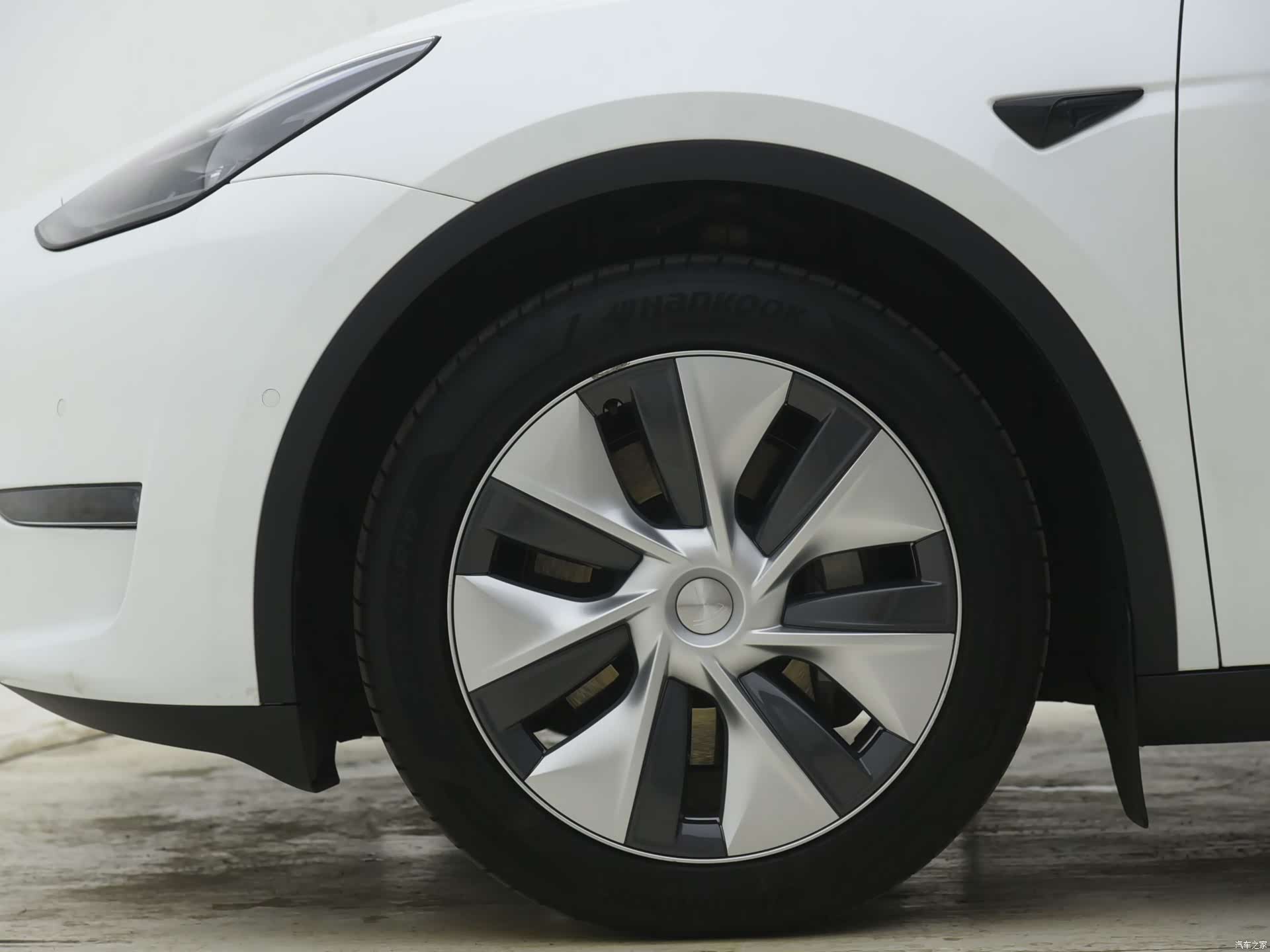 Tesla Model Y, 2023 9
