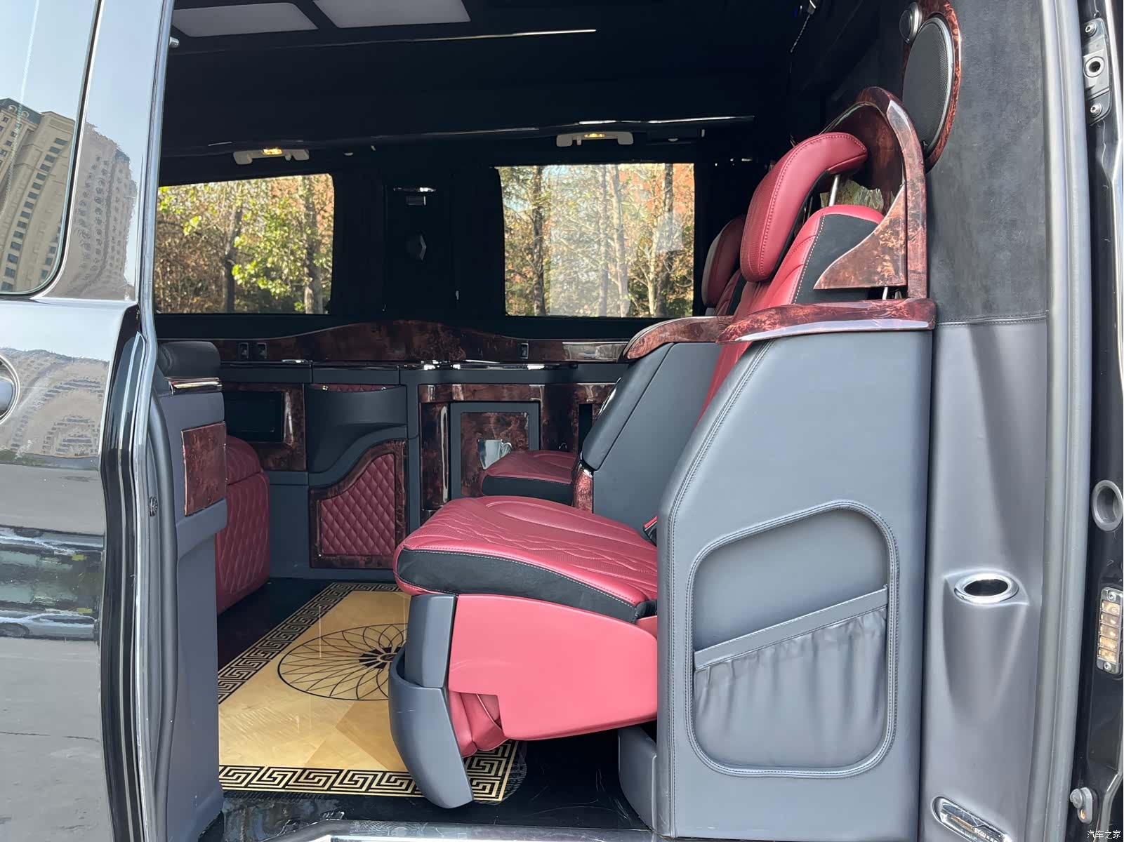 Mercedes-Benz 9, 2018 9