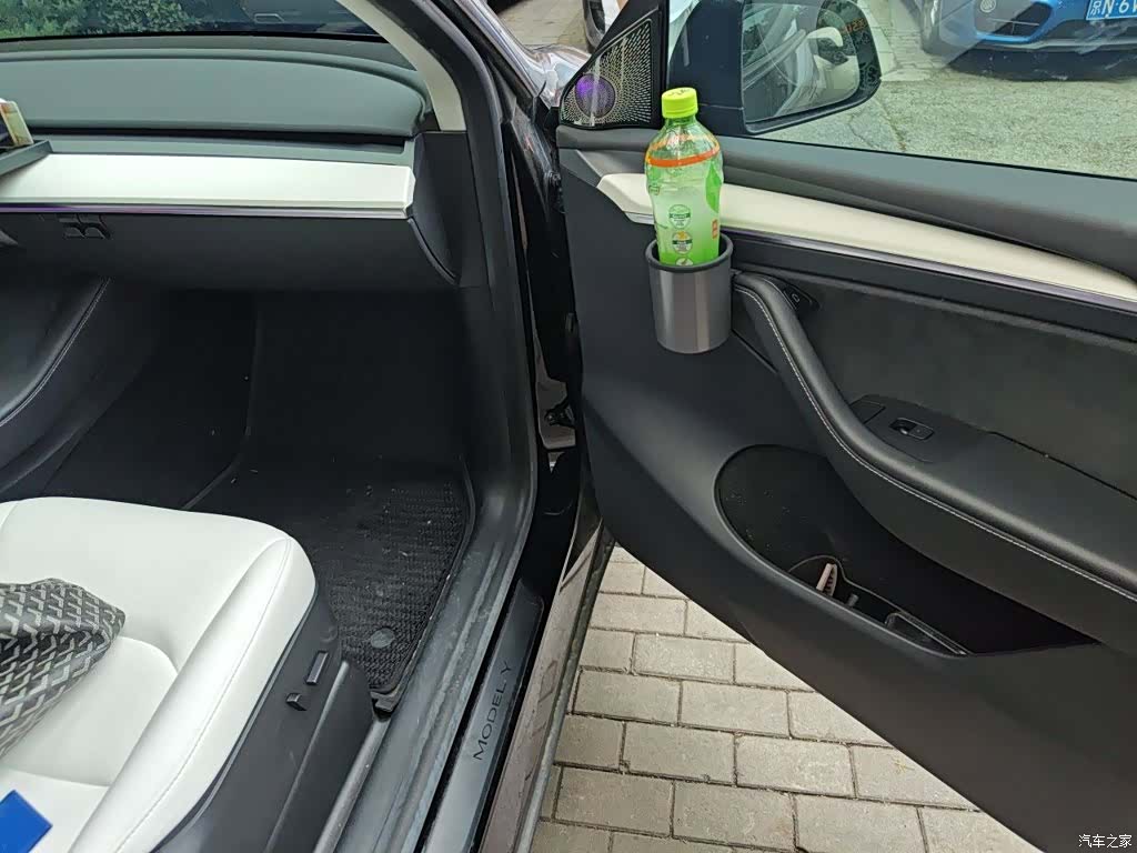 Tesla Model Y, 2022 20