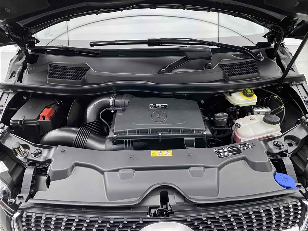 Mercedes-Benz V-Class, 2024 29