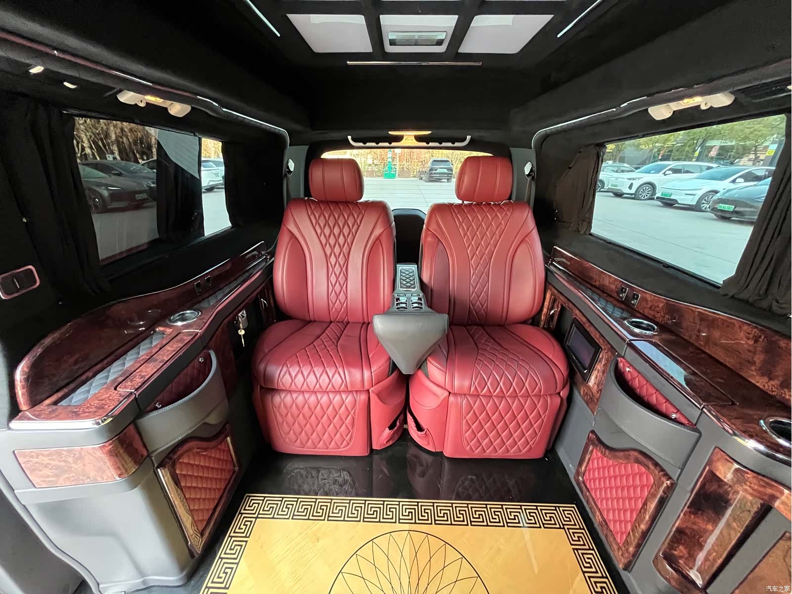Mercedes-Benz 9, 2018 16