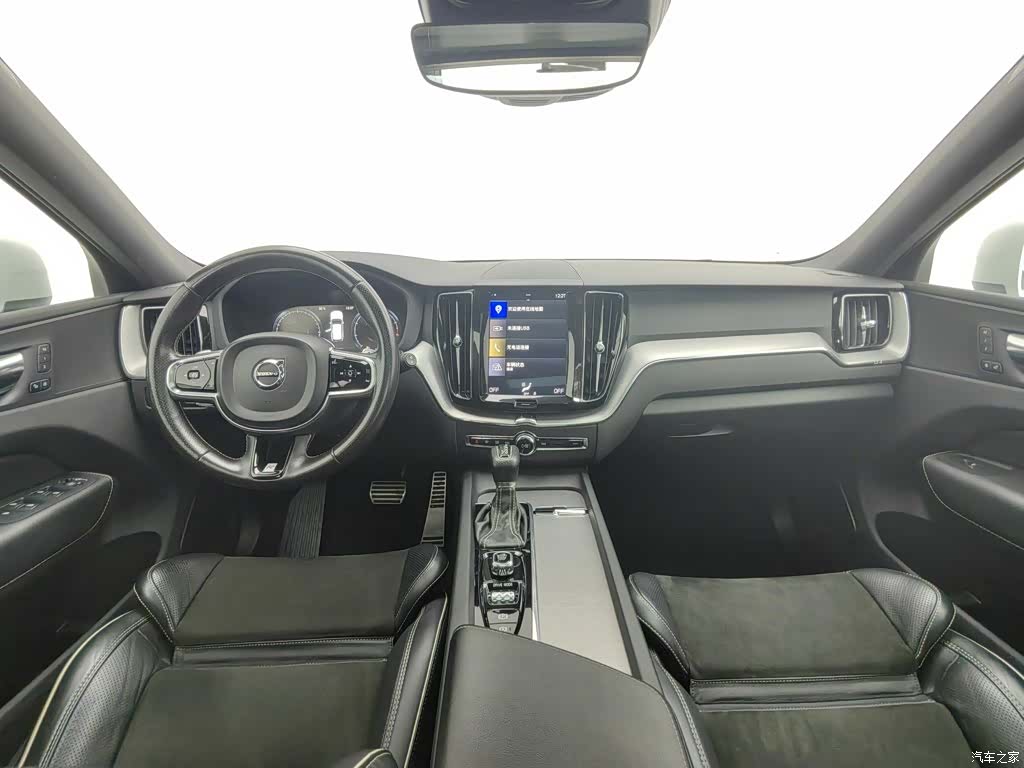 Volvo XC60, 2019 все фото