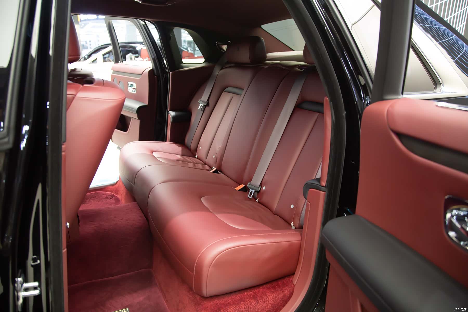 Rolls-Royce Ghost, 2024 9