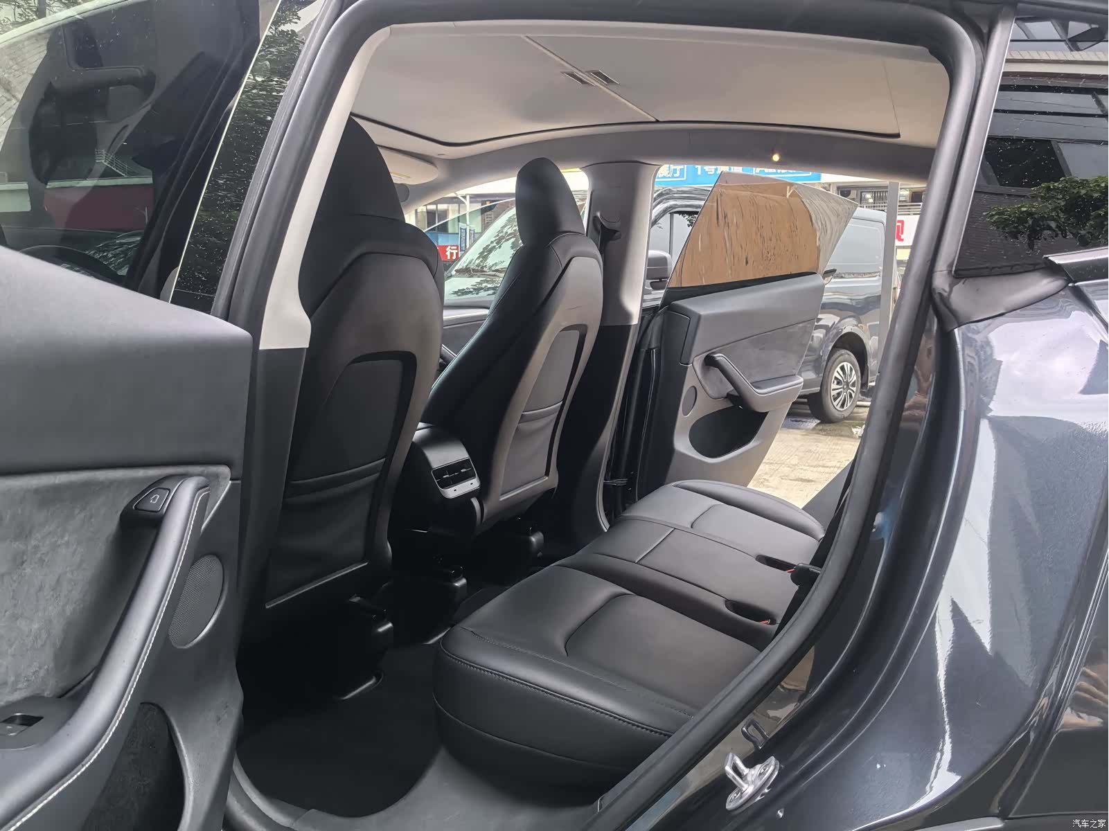 Tesla Model Y, 2024 9