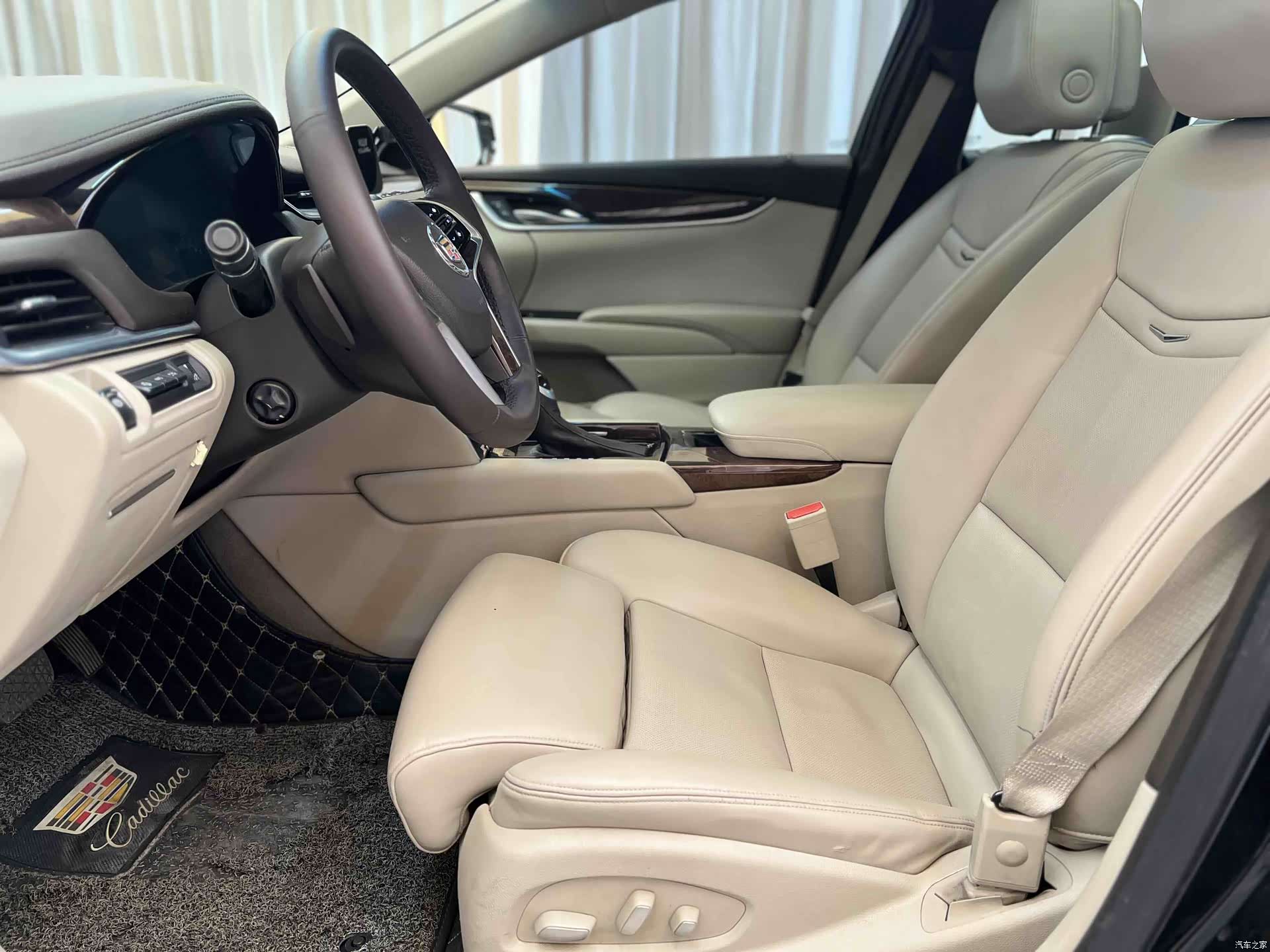 Cadillac XTS, 2013 10