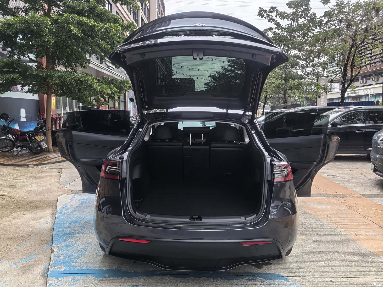 Tesla Model Y, 2024 17
