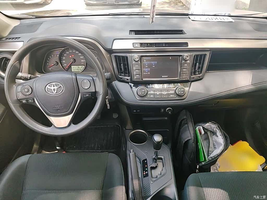Toyota RAV4, 2015 10