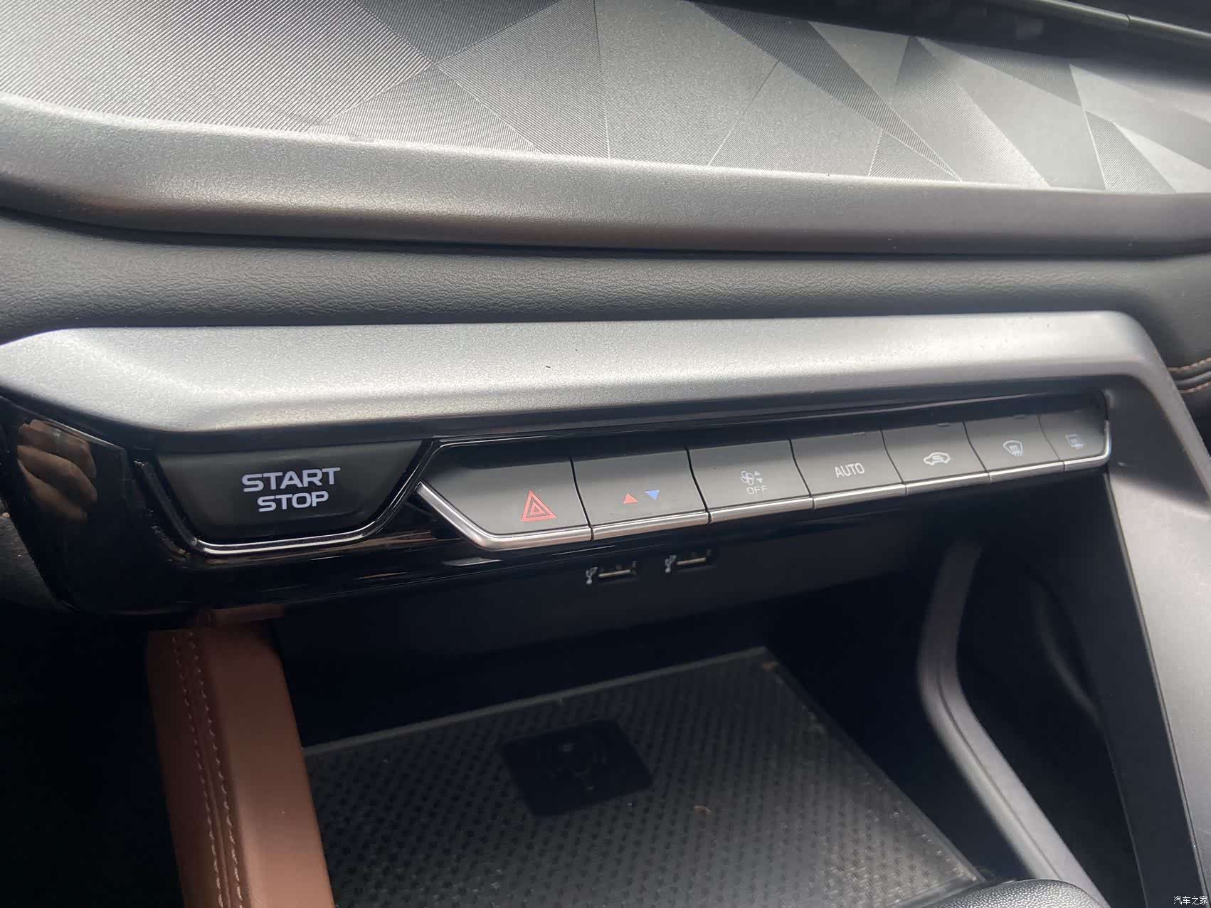 Geely X6, 2022 8