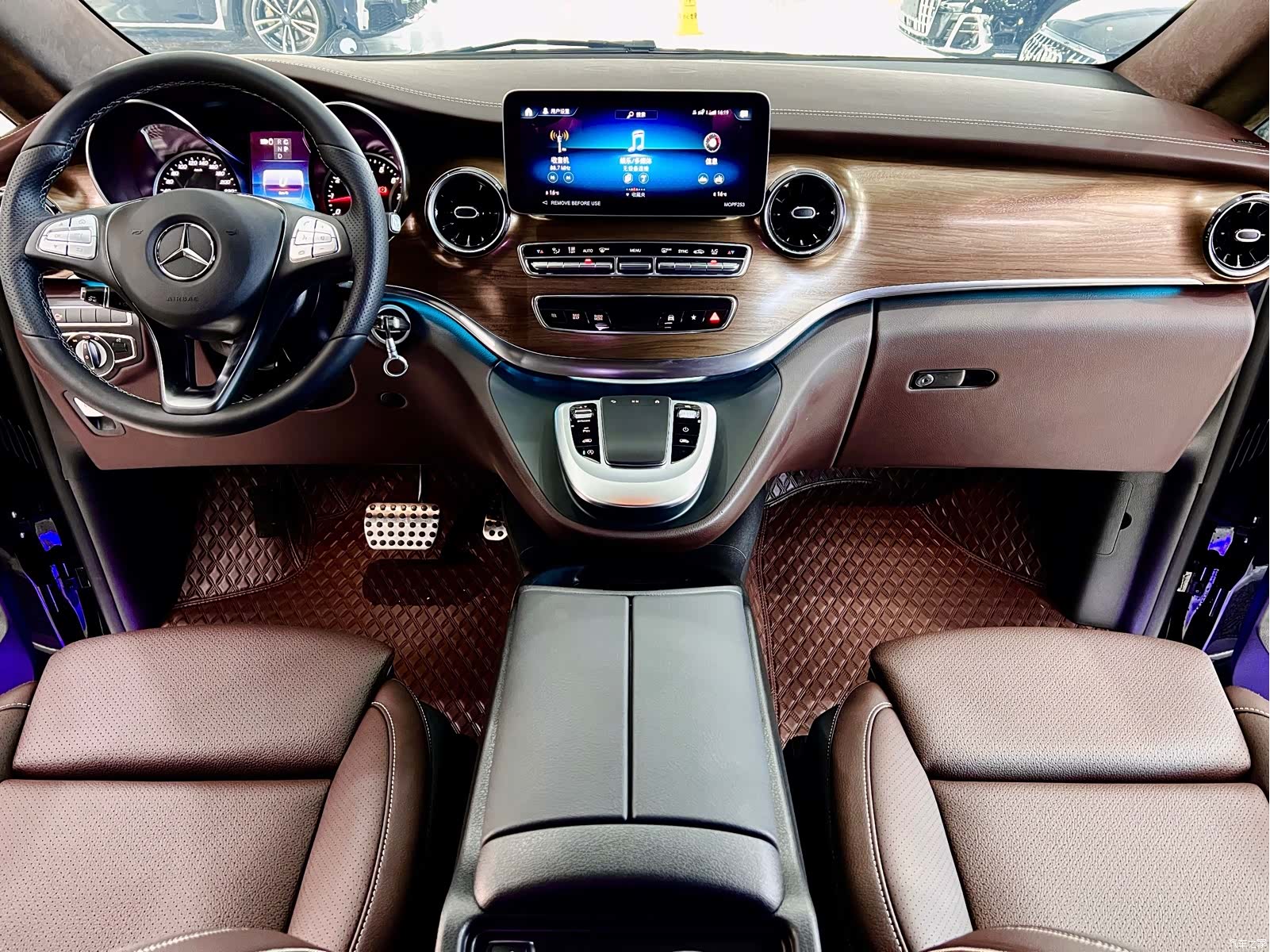 Mercedes-Benz V-Class, 2024 9