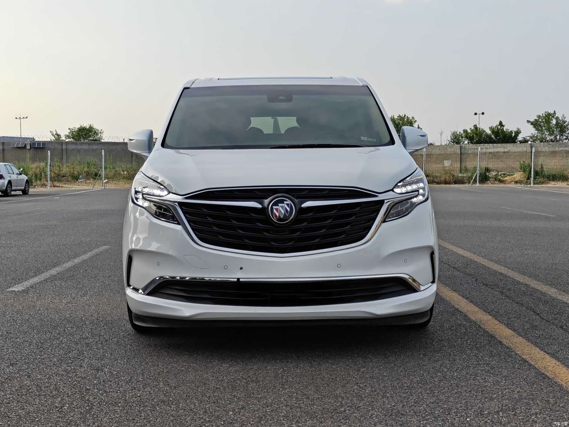 Buick GL8, 2021 3