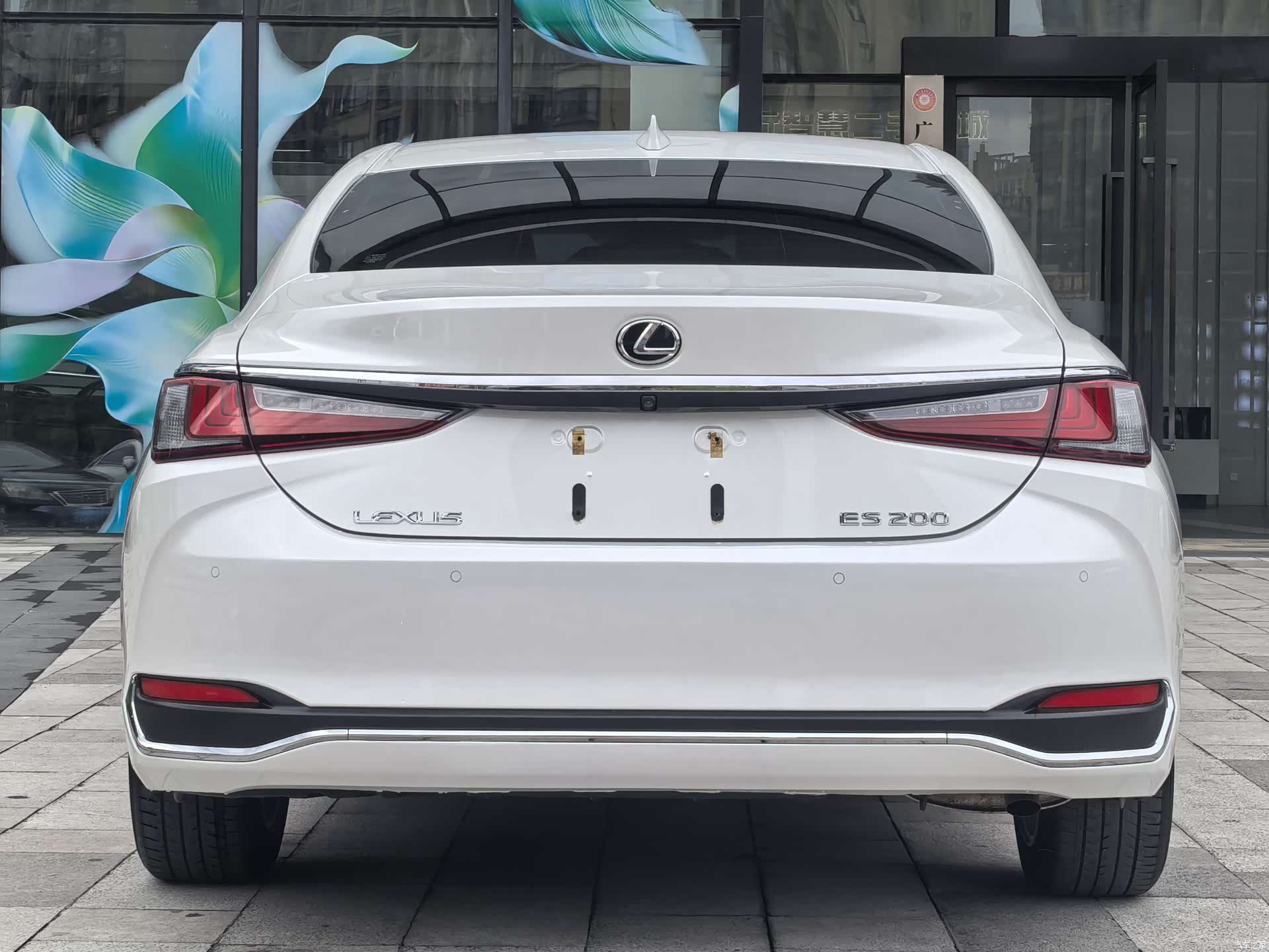 Lexus ES, 2023 все фото
