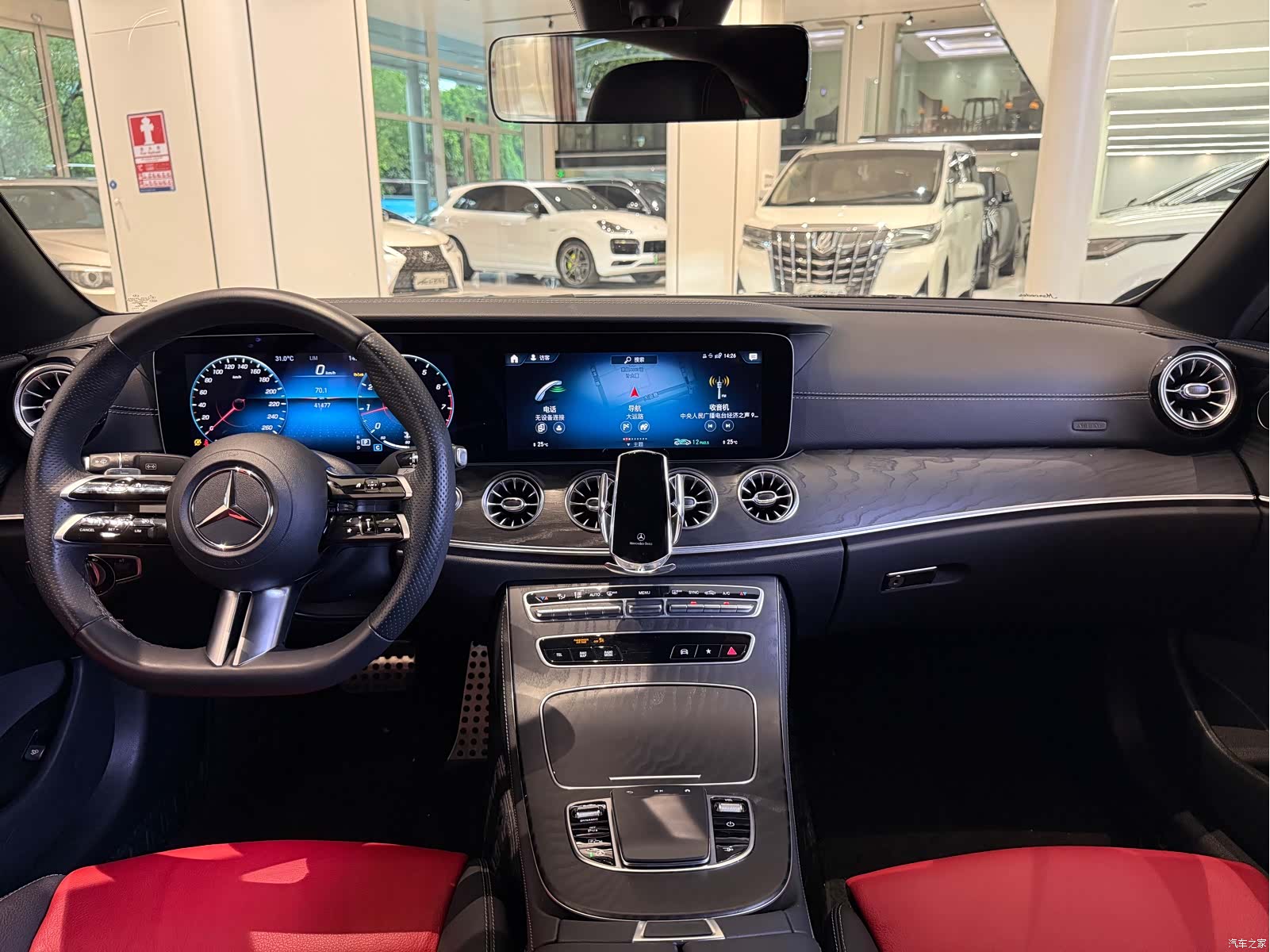 Mercedes-Benz E-Class, 2023 14