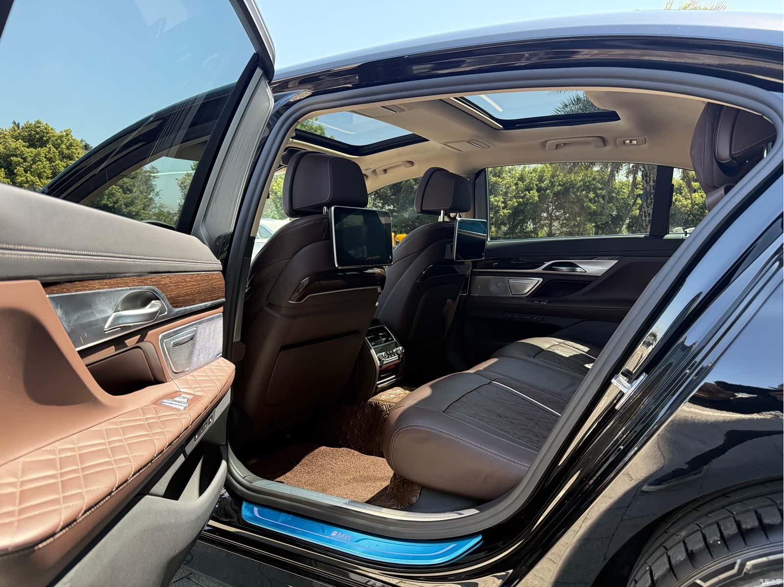 BMW 7 Series, 2020 все фото