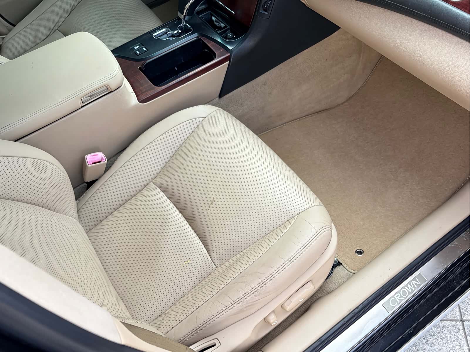 Toyota Crown, 2010 14