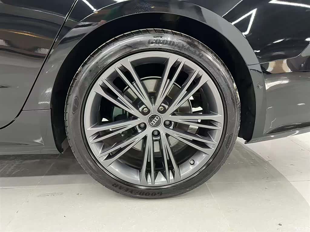Audi A7L, 2024 14