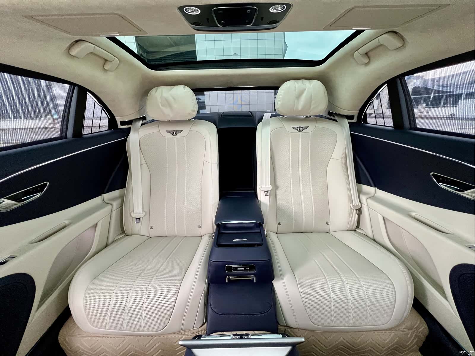 Bentley Flying Spur, 2022 10