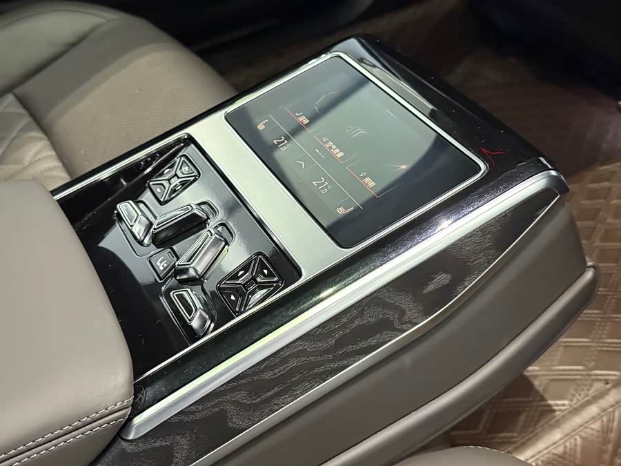 Audi A8 2024, фото 11