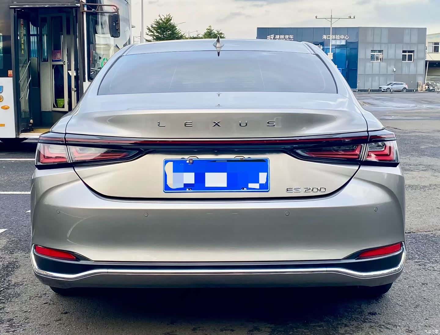 Lexus ES, 2025 все фото