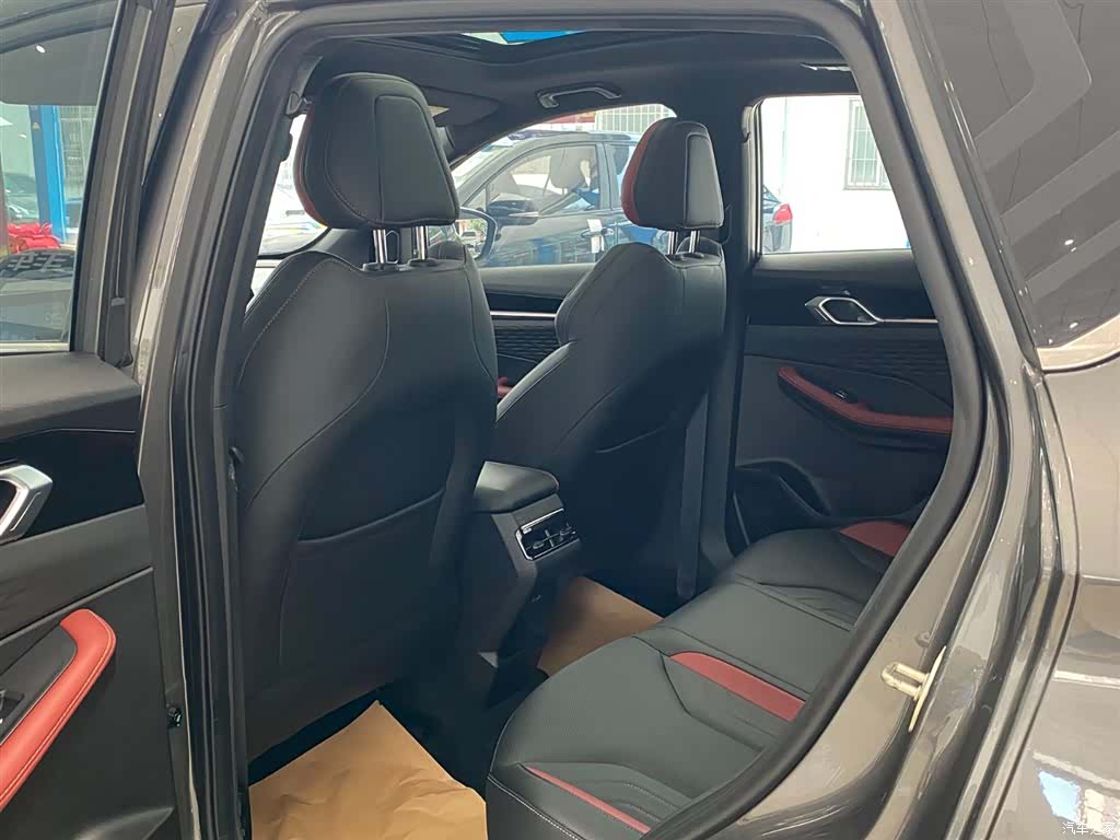 Geely Coolray, 2022 8