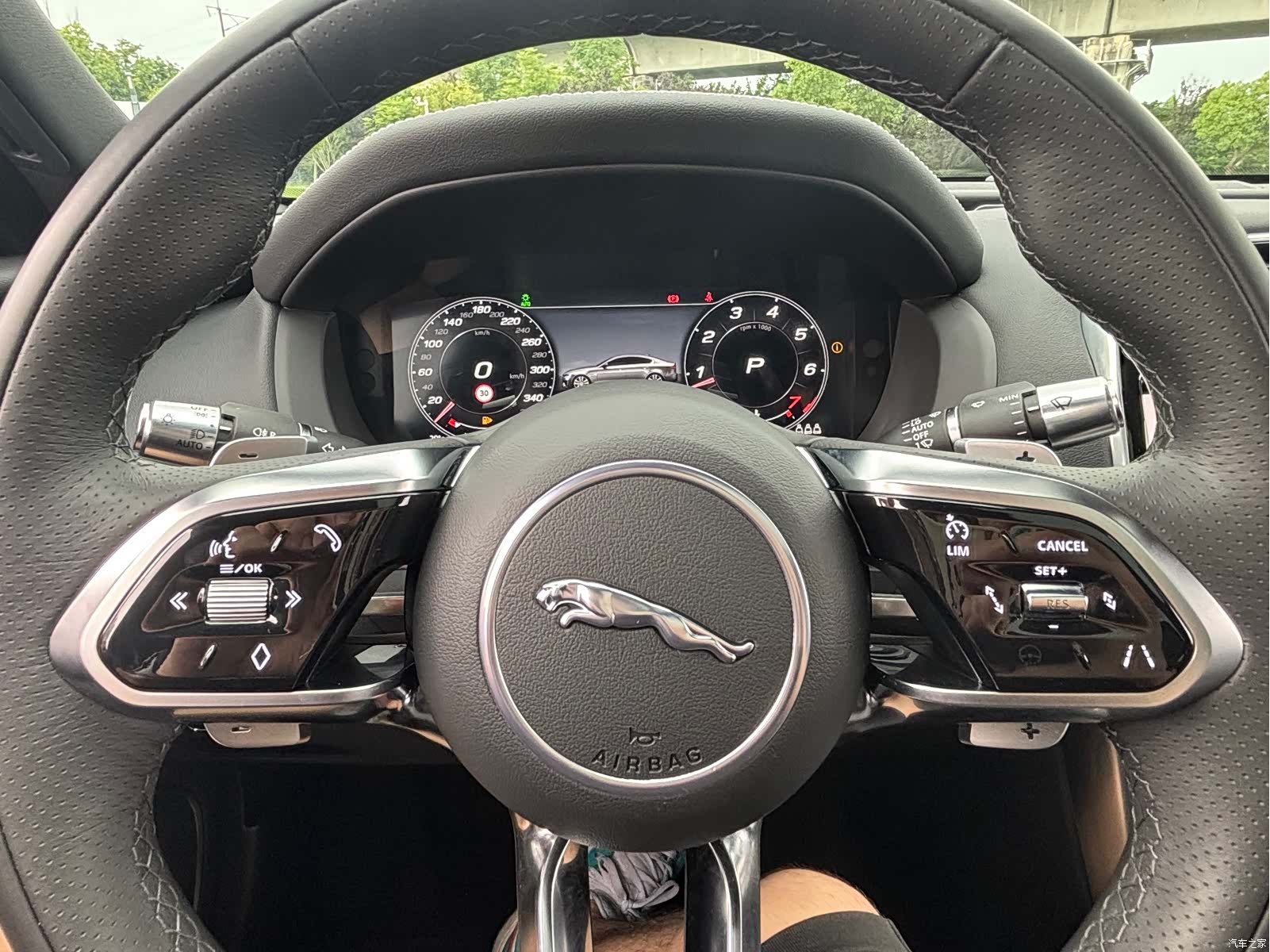 Land Rover XEL, 2021 14
