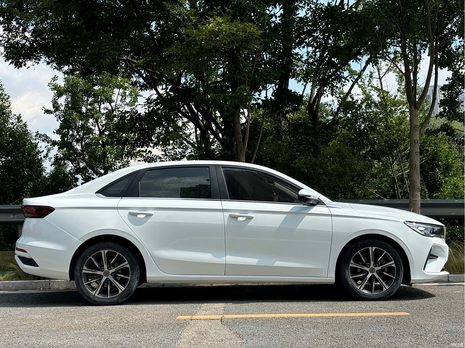 Geely Emgrand, 2021 18