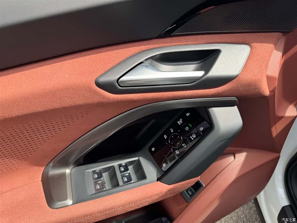 Audi Q5L, 2026 14