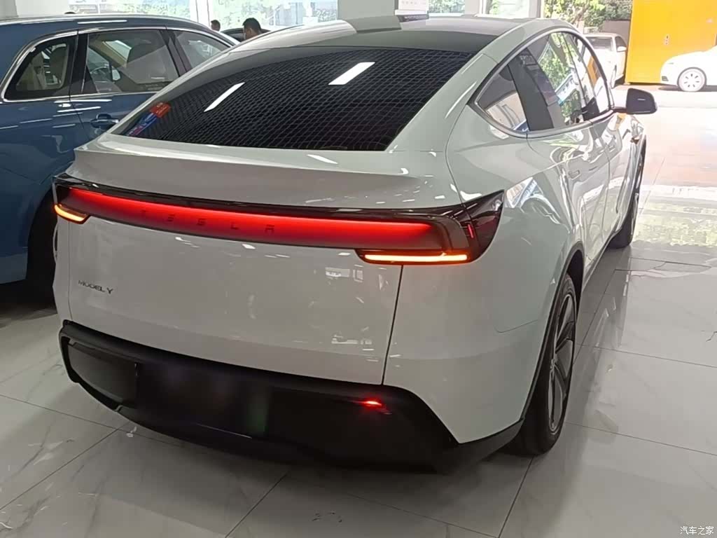 Tesla Model Y, 2025 7