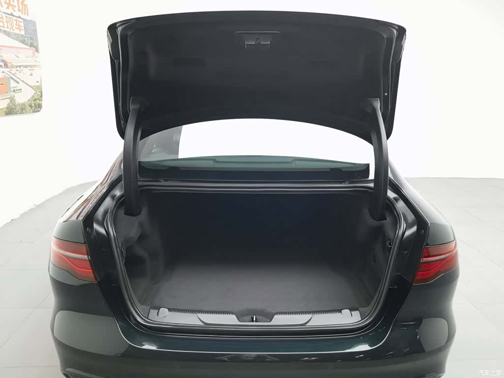 Land Rover XEL, 2022 16