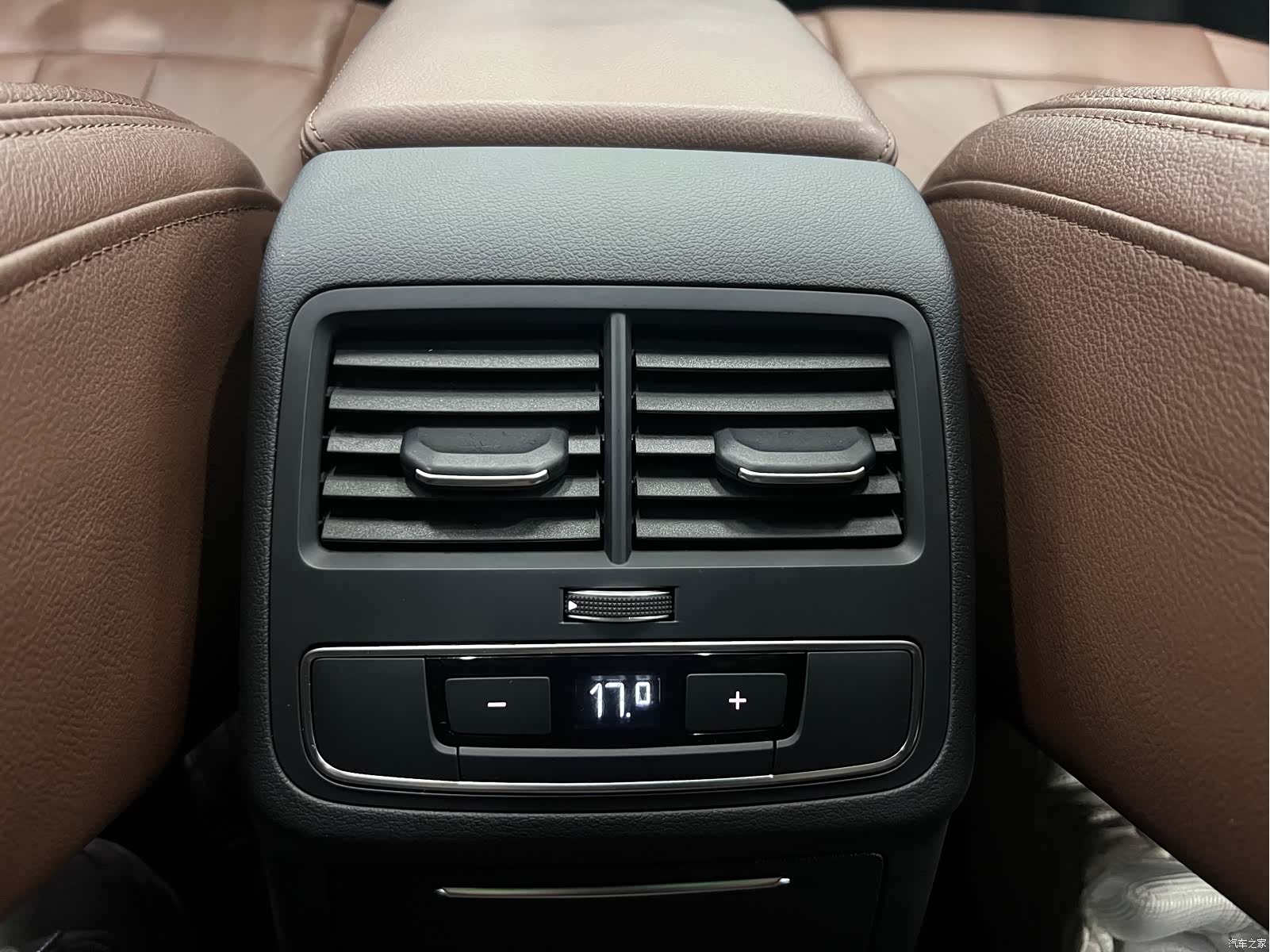 Audi A4L, 2019 13