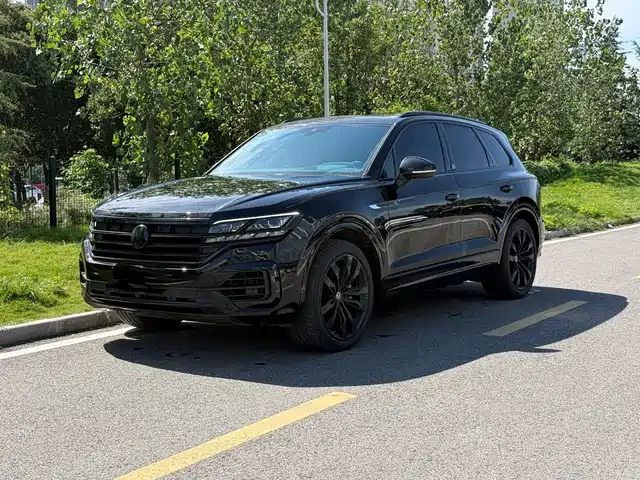 Volkswagen Touareg 2022 — купить из Китая под заказ