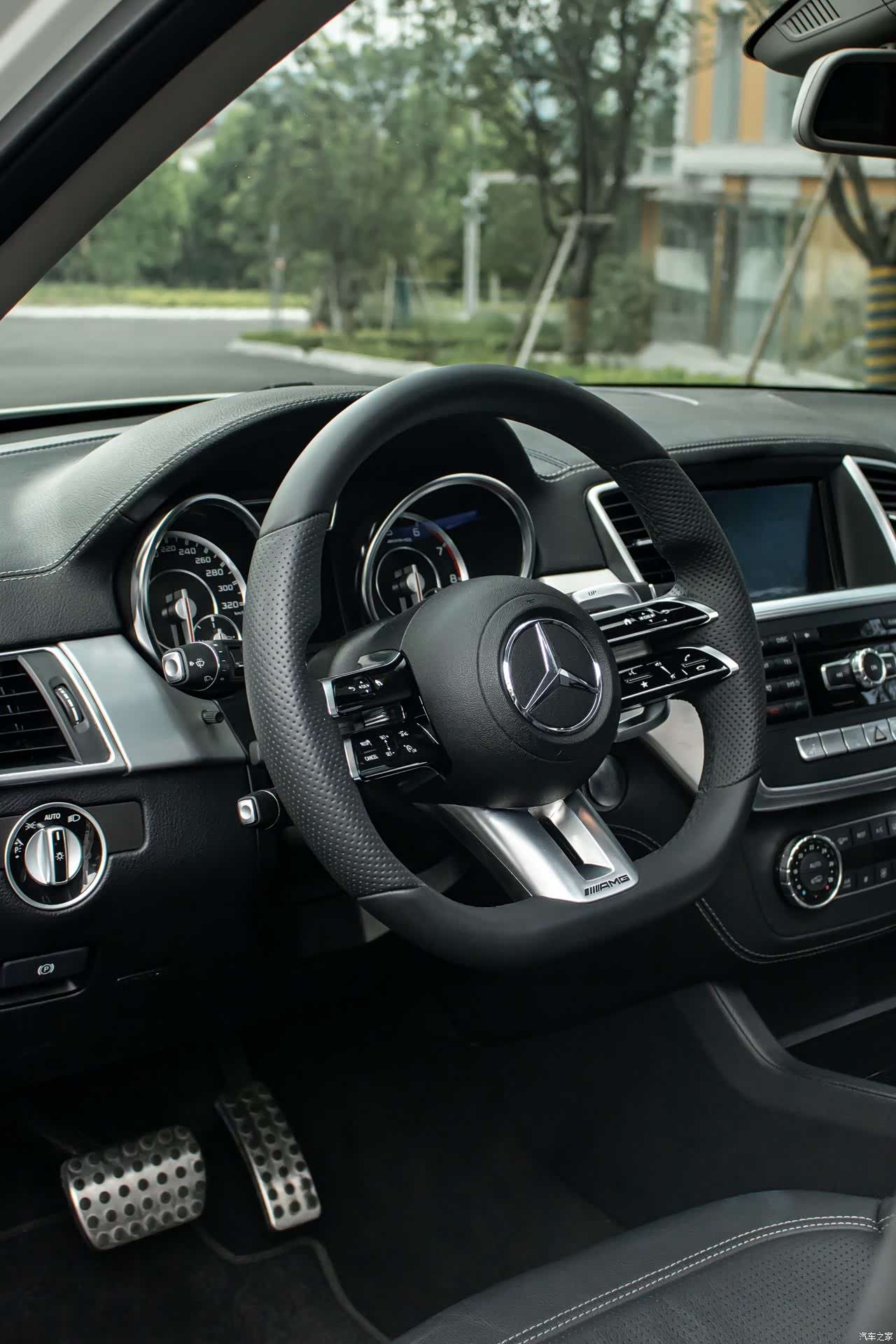 Mercedes-Benz M-Class AMG, 2013 8