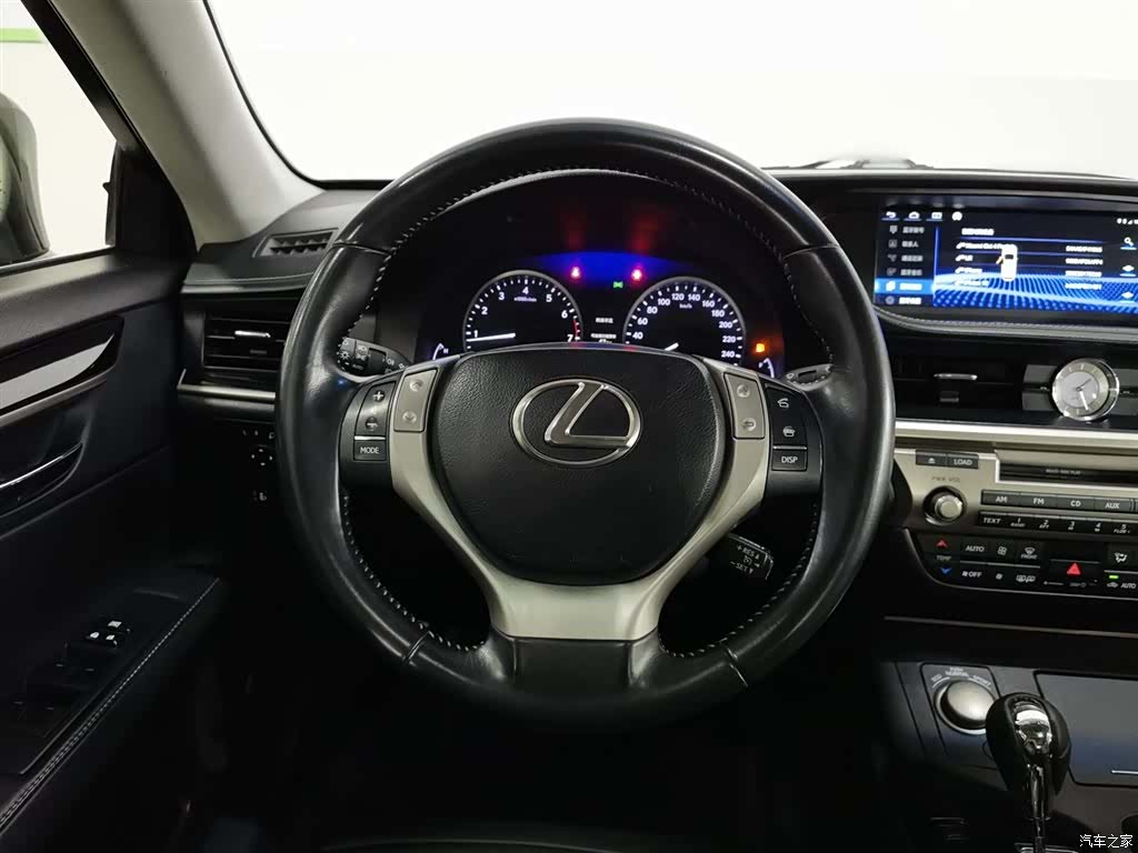 Lexus ES, 2012 11