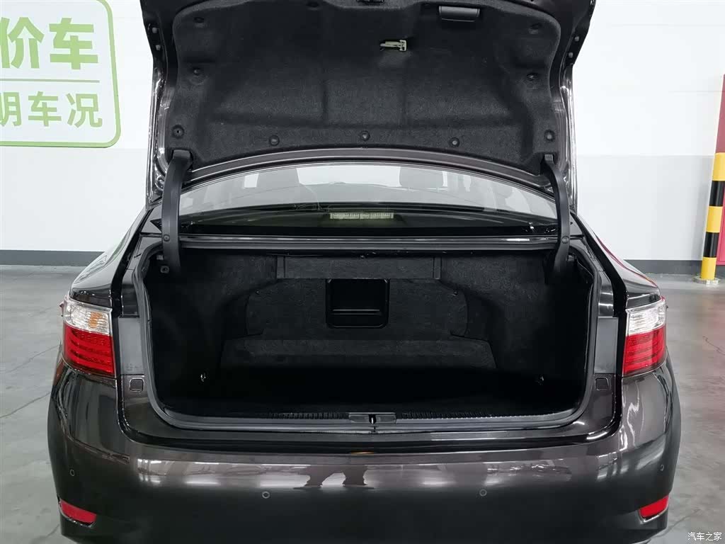Lexus ES, 2012 16