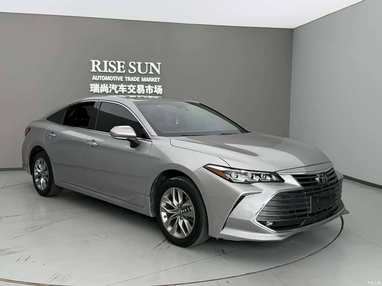Toyota Avalon, 2022 все фото