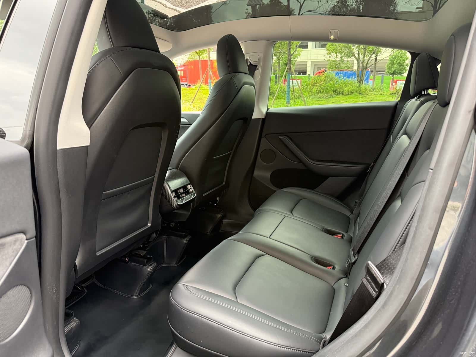 Tesla Model Y, 2024 6