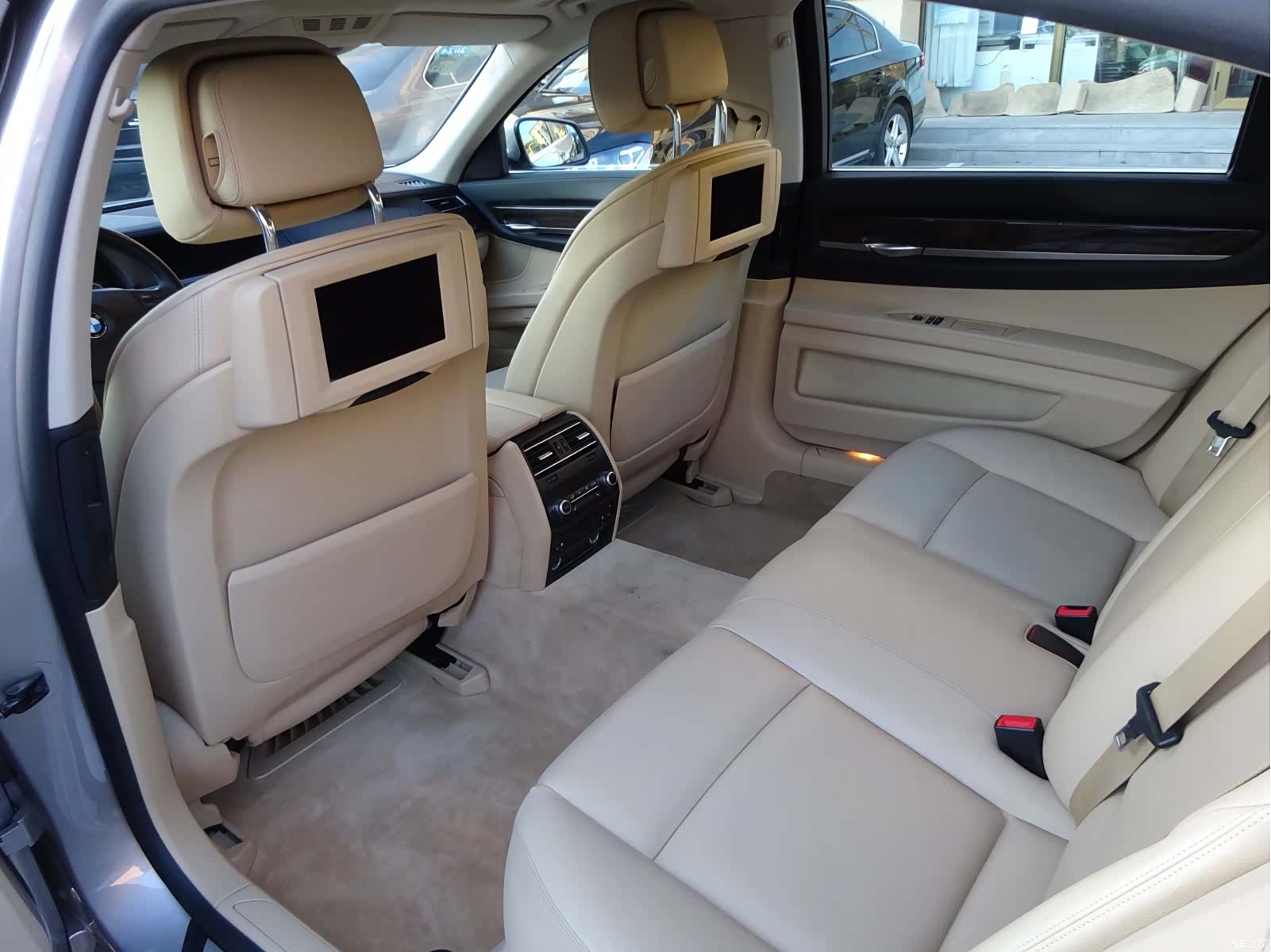 BMW 7 Series, 2011 16